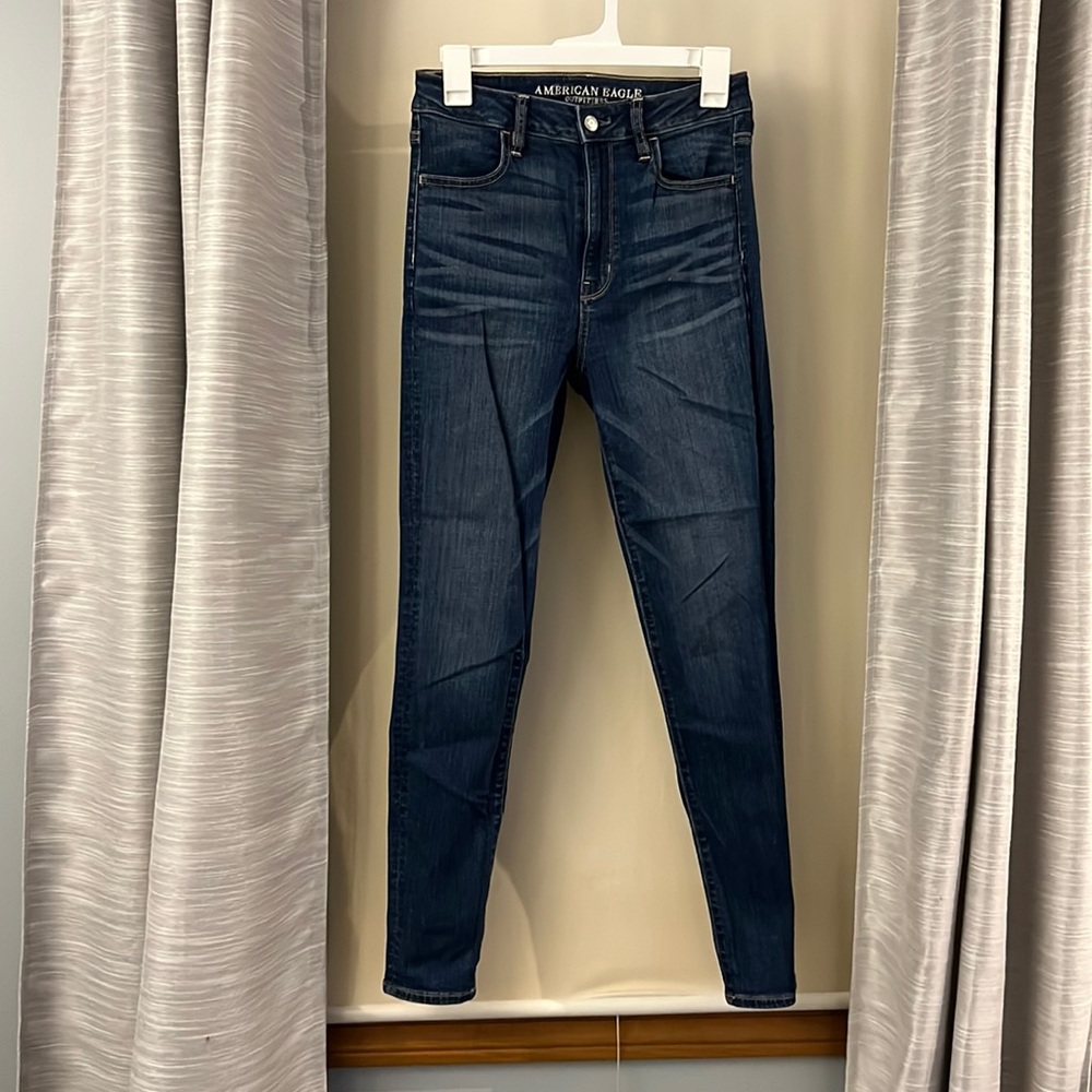 American Eagle super high rise blue jeans. Size 6, regular length